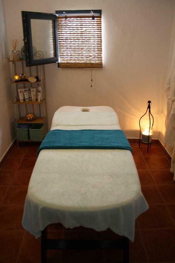 Boutique Bed & Breakfast Casa Utopia Alcaucin Ngoại thất bức ảnh